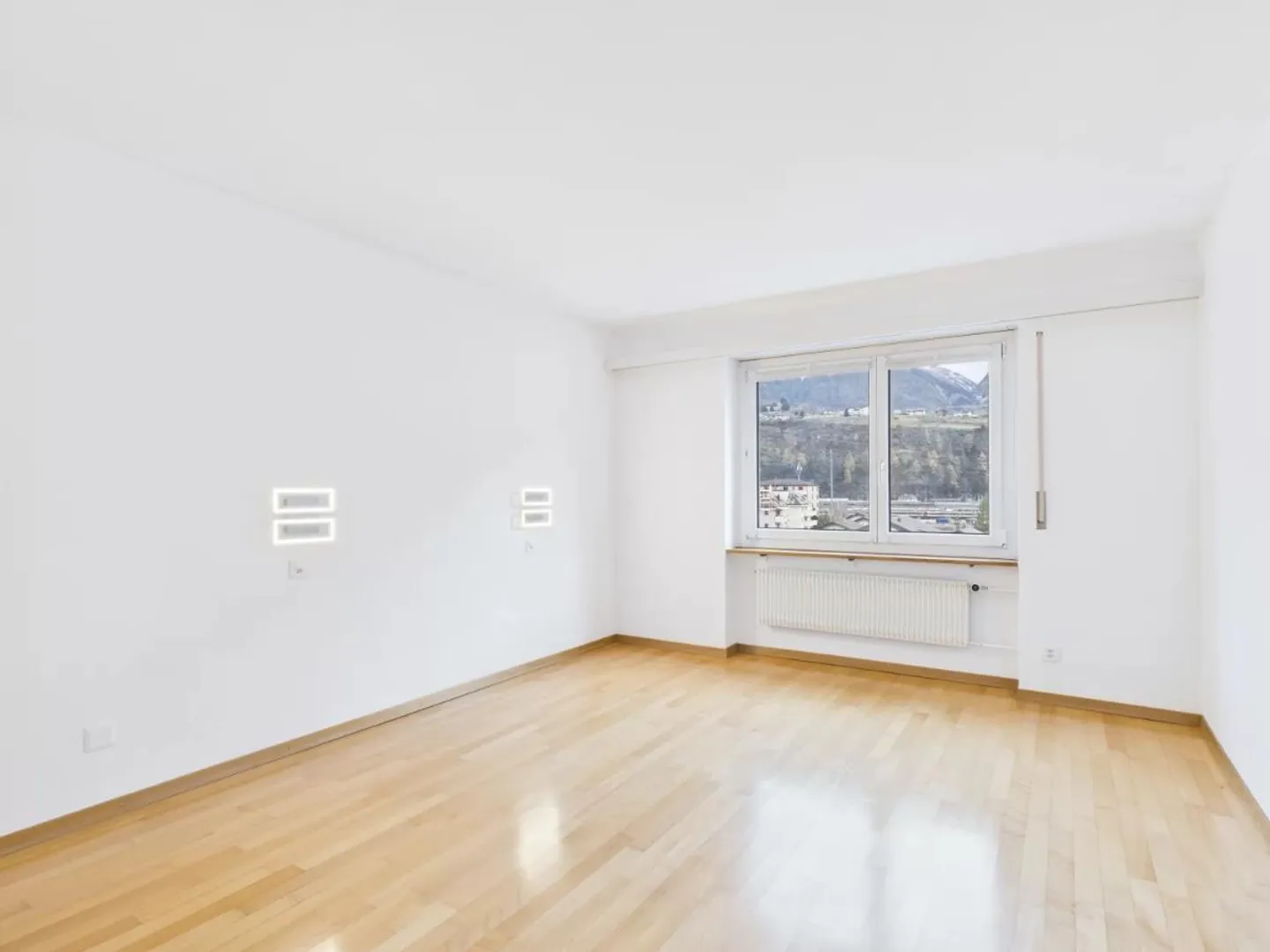 Bright family apartment in an ideal location in Naters - Photo 4 of 10