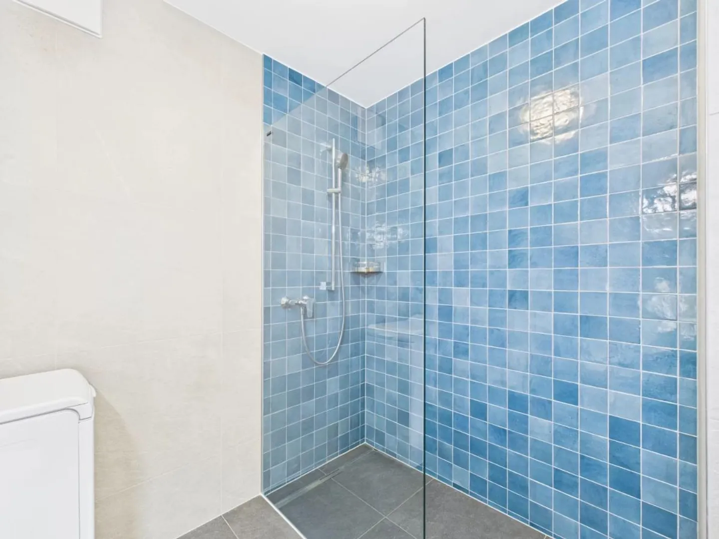 Bright family apartment in an ideal location in Naters - Photo 5 of 10