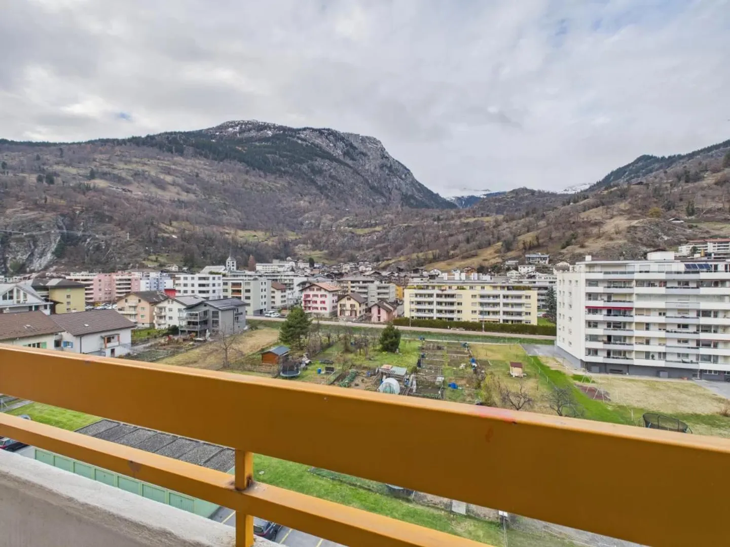 Bright family apartment in an ideal location in Naters - Photo 8 of 10