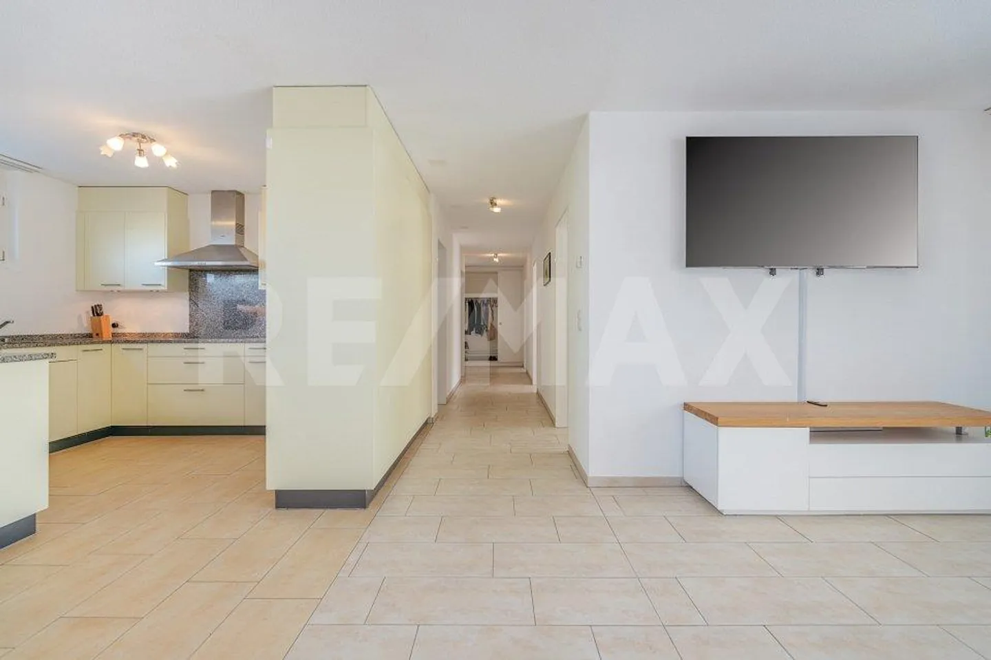Modern Apartment in Schlieren - Photo 2 of 13