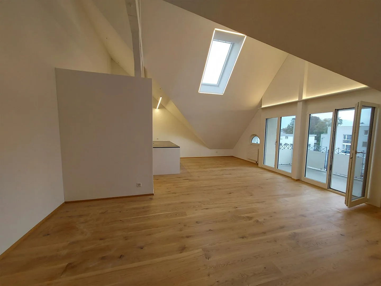 Appartement sous les combles moderne de 4,5 pièces - Photo 3 sur 18