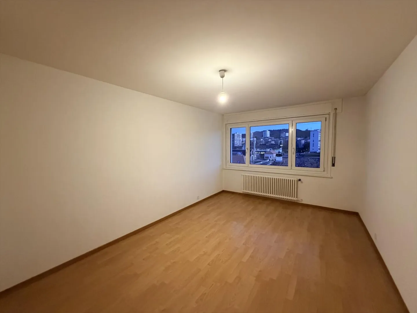 Wohnung mit 4.5 Zimmern im 7. Stock - Foto 6 von 7