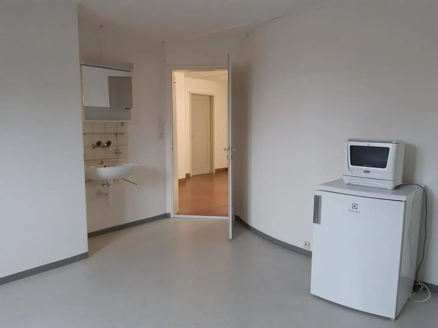 Single room for rent in a central location in St. Gallen - Photo 3 of 4