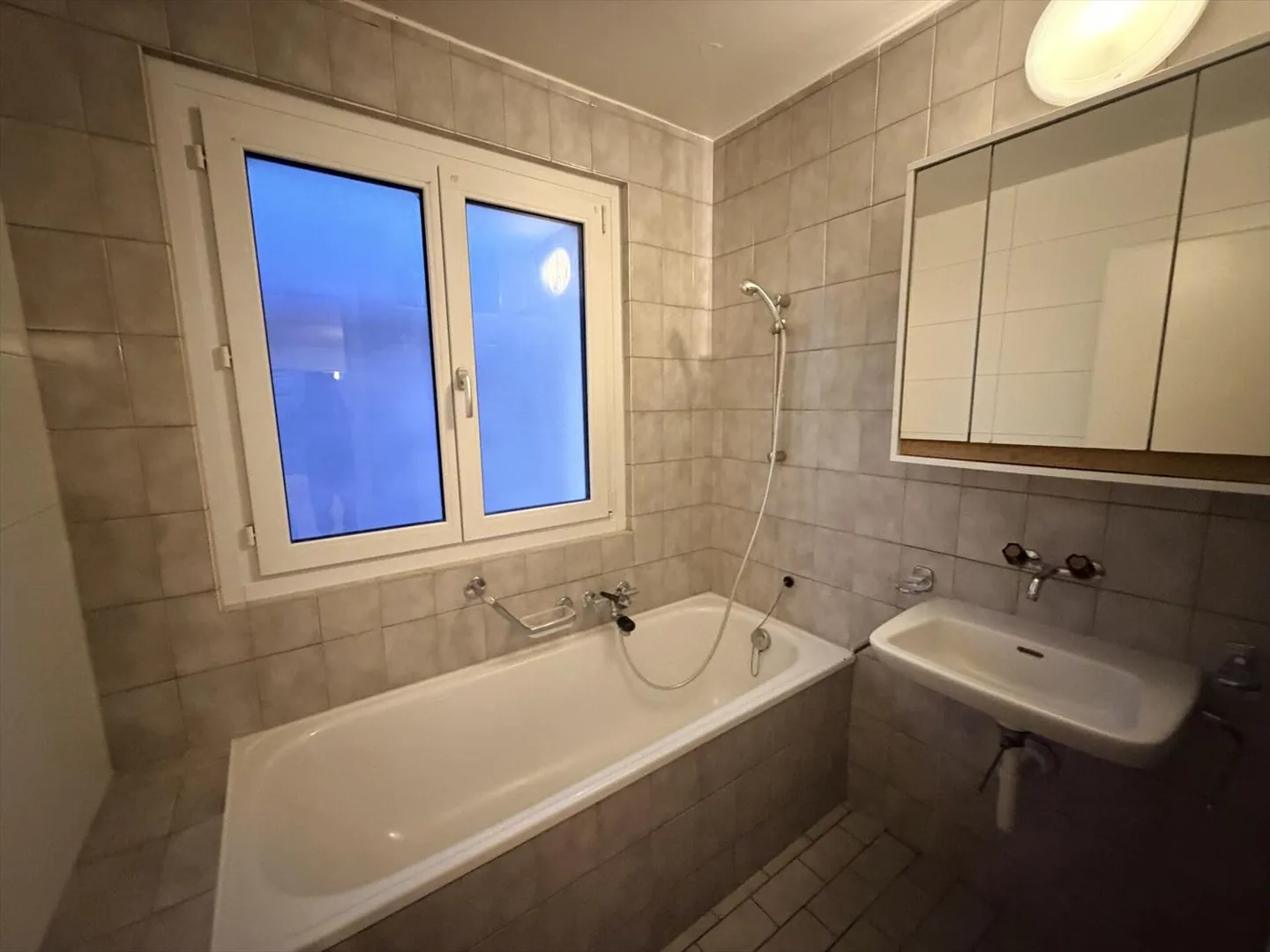 Wohnung mit 4.5 Zimmern im 7. Stock - Foto 7 von 7