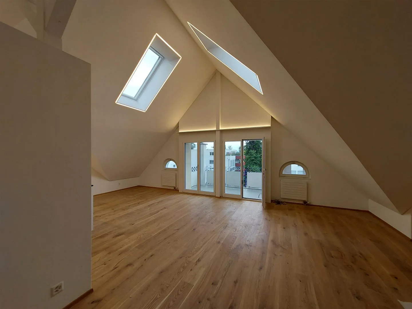 Appartement sous les combles moderne de 4,5 pièces - Photo 2 sur 18