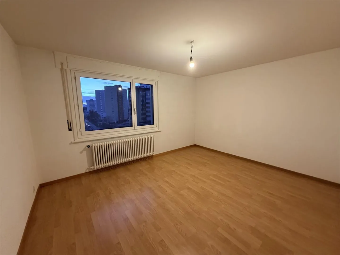 Wohnung mit 4.5 Zimmern im 7. Stock - Foto 4 von 7