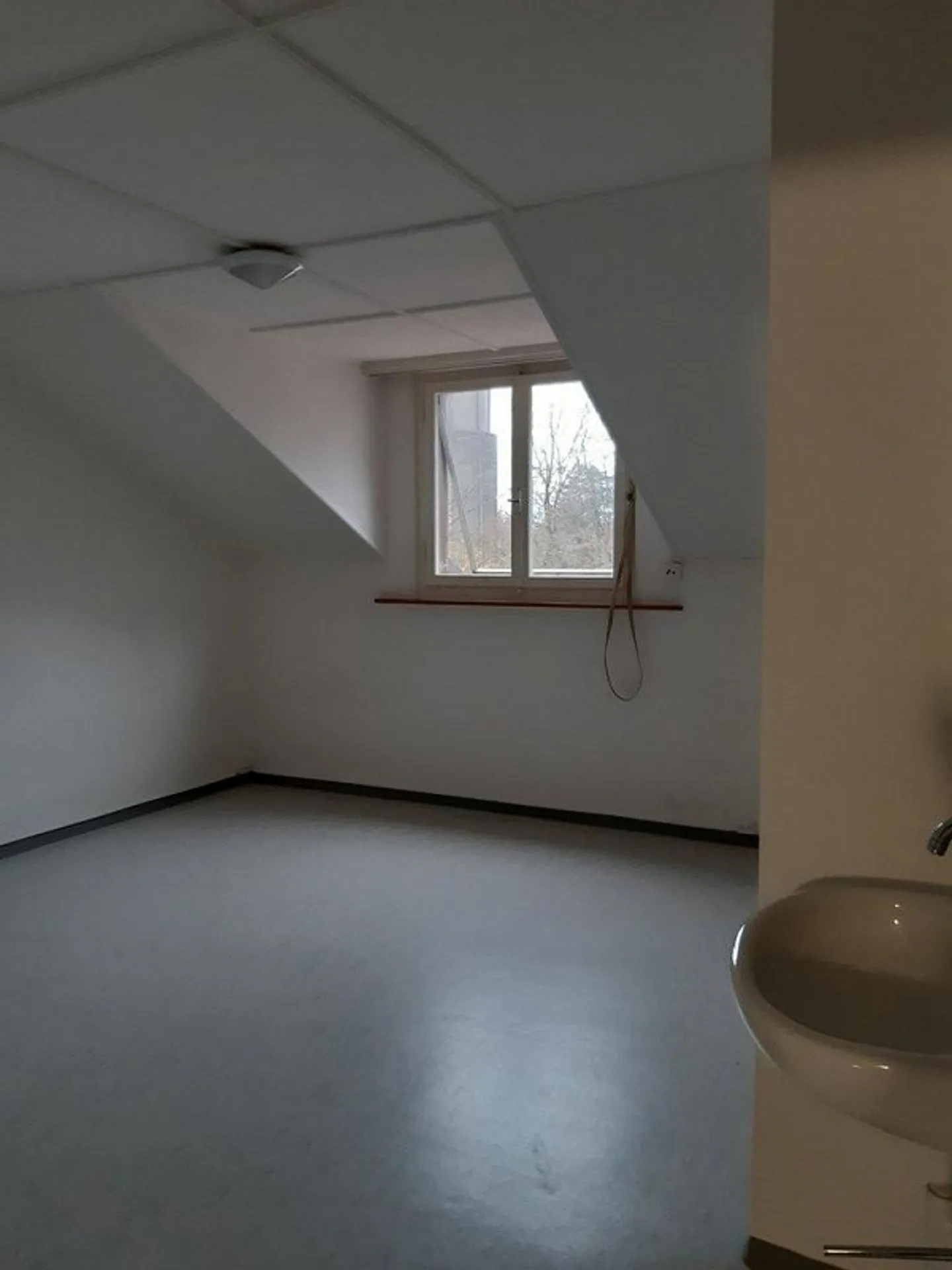 Single room for rent in a central location in St. Gallen - Photo 2 of 4
