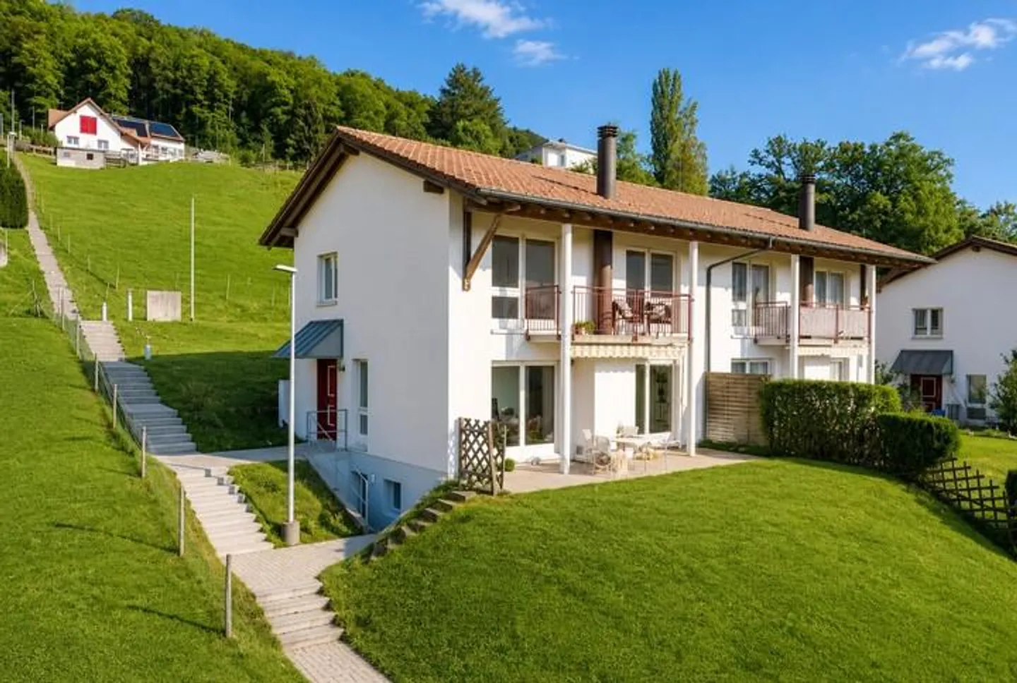 Charmantes Reihenhaus mit Aussicht - Foto 1 von 8