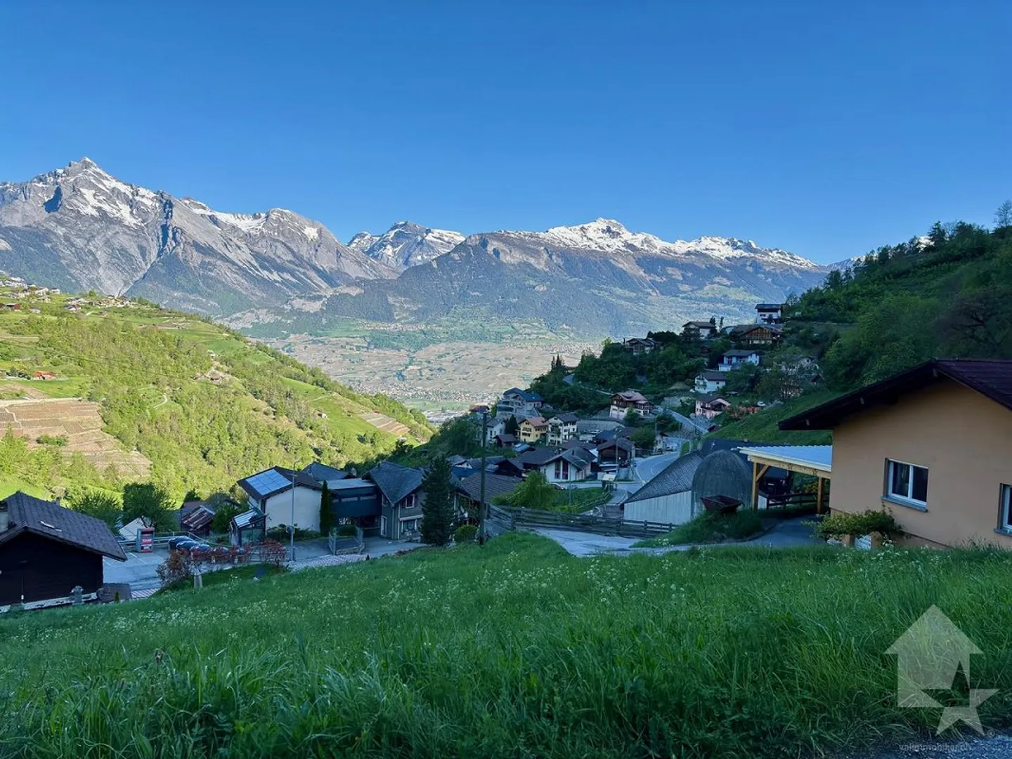 Building plot in residential area - Photo 1 of 4