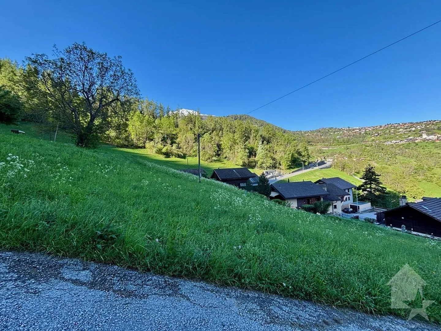 Building plot in residential area - Photo 3 of 4