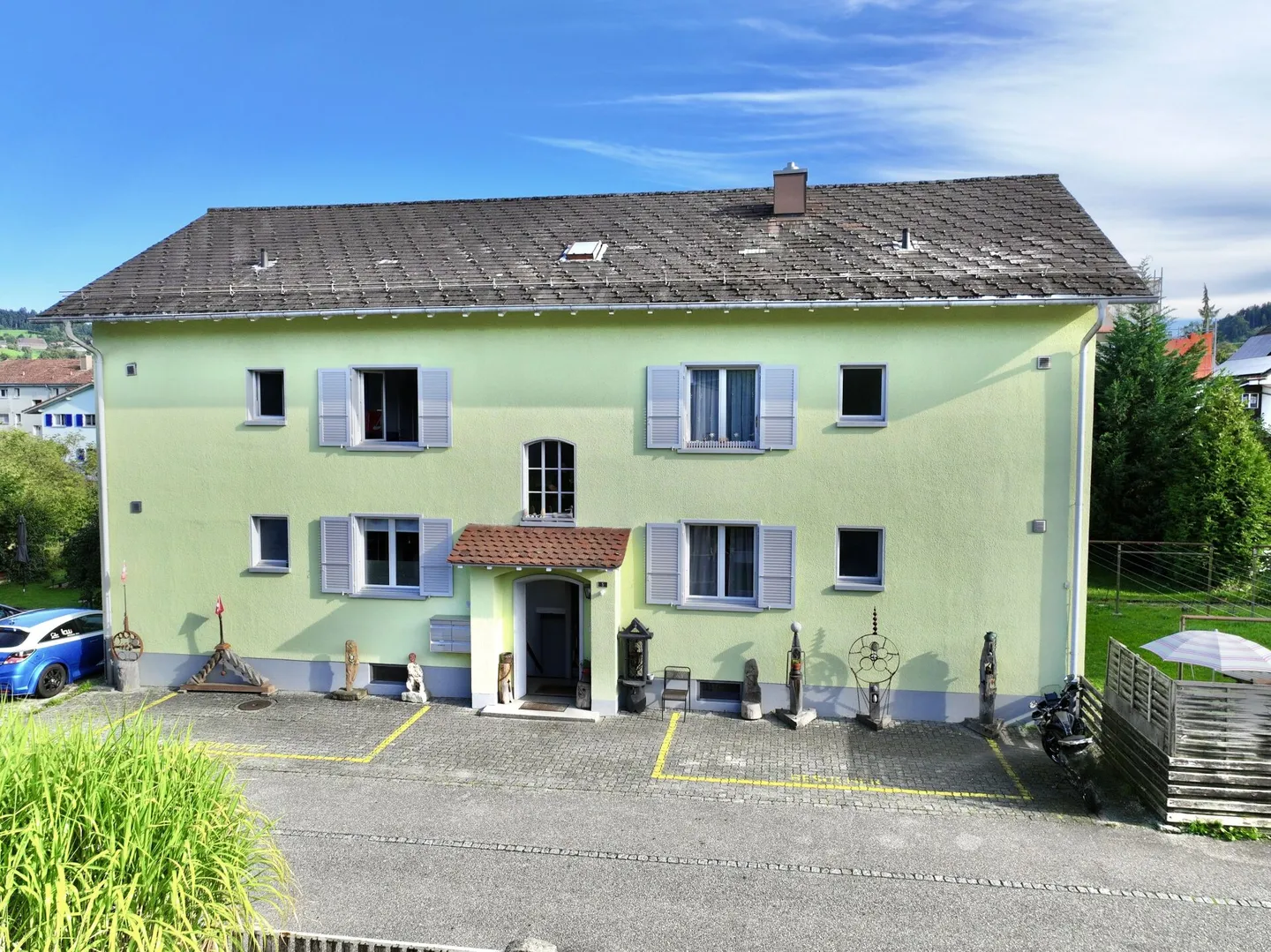 DUE CONDOMINI BEN TENUTI CON 8 APPARTAMENTI - Foto 3 di 9