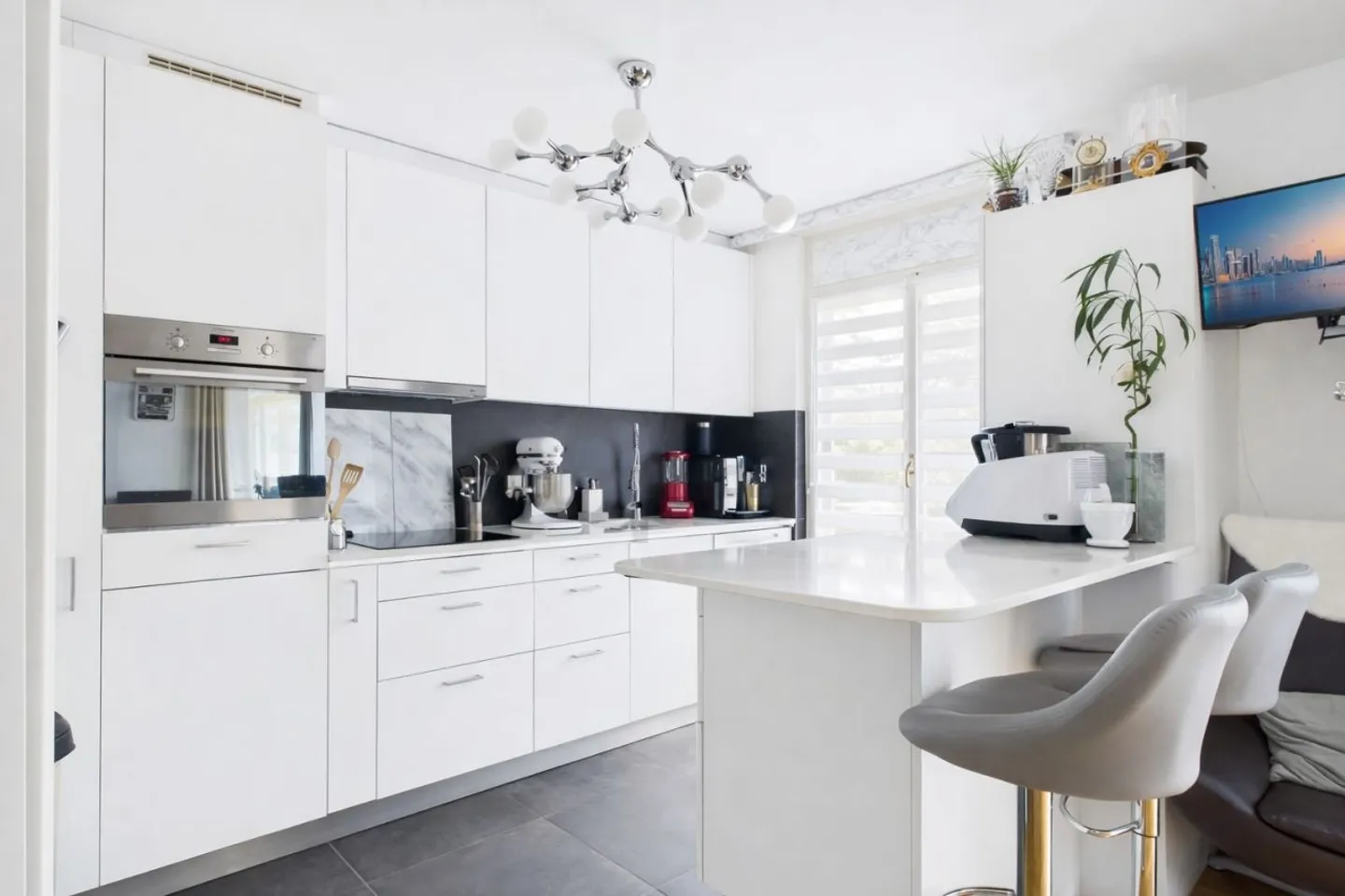 For rent - Very nice 2.5 room apartment in Saint-Sulpice (VD) - Photo 1 of 9