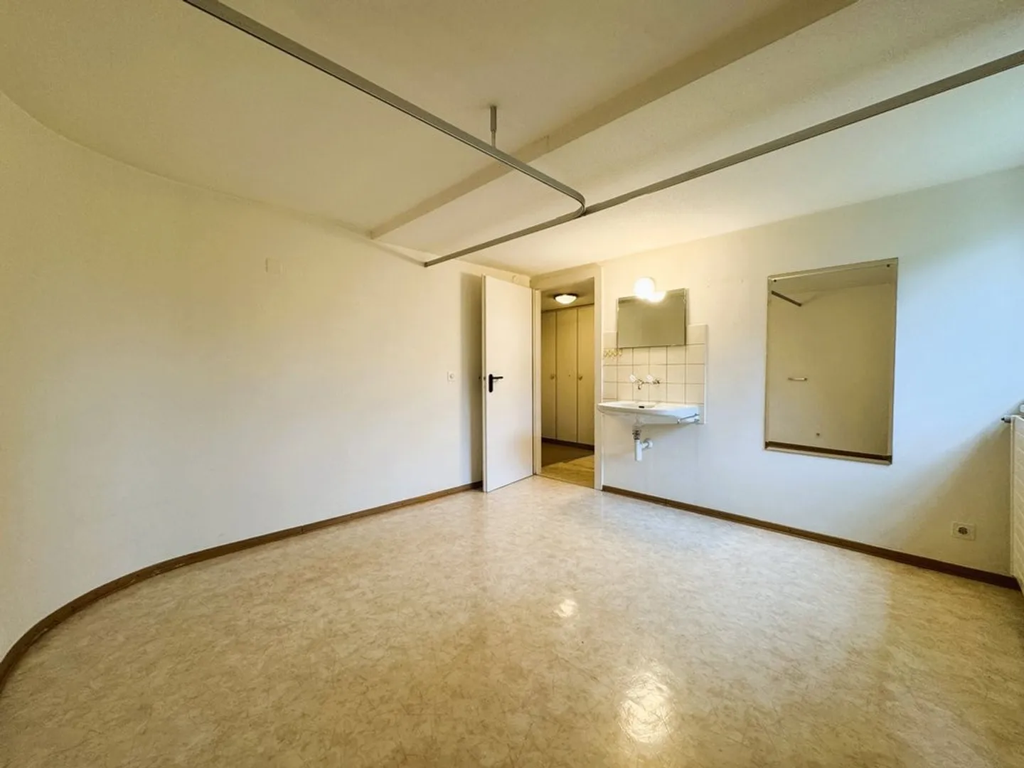 Office - Photo 2 of 8