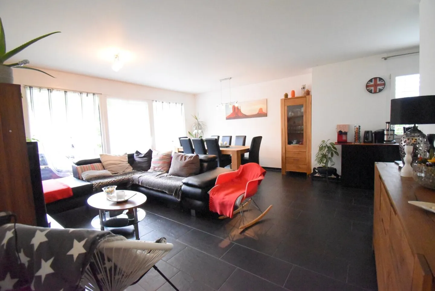 Spacious and bright 4.5 rooms on the 1st floor - Photo 1 of 7