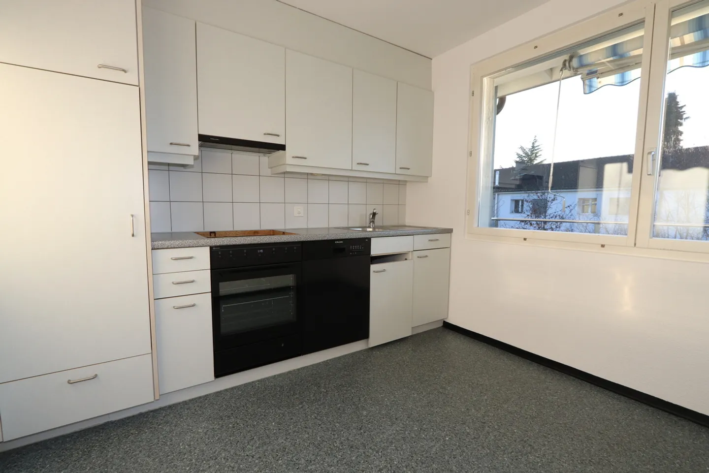 Comfortable 4-Room Apartment - Photo 3 of 3
