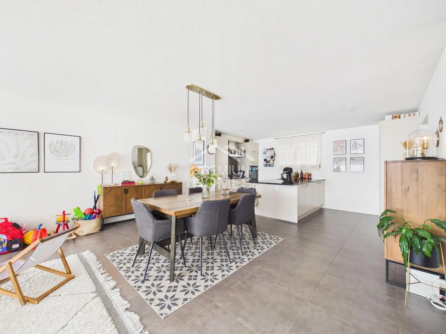 Modern Duplex Close to the Lake - Photo 3 of 13