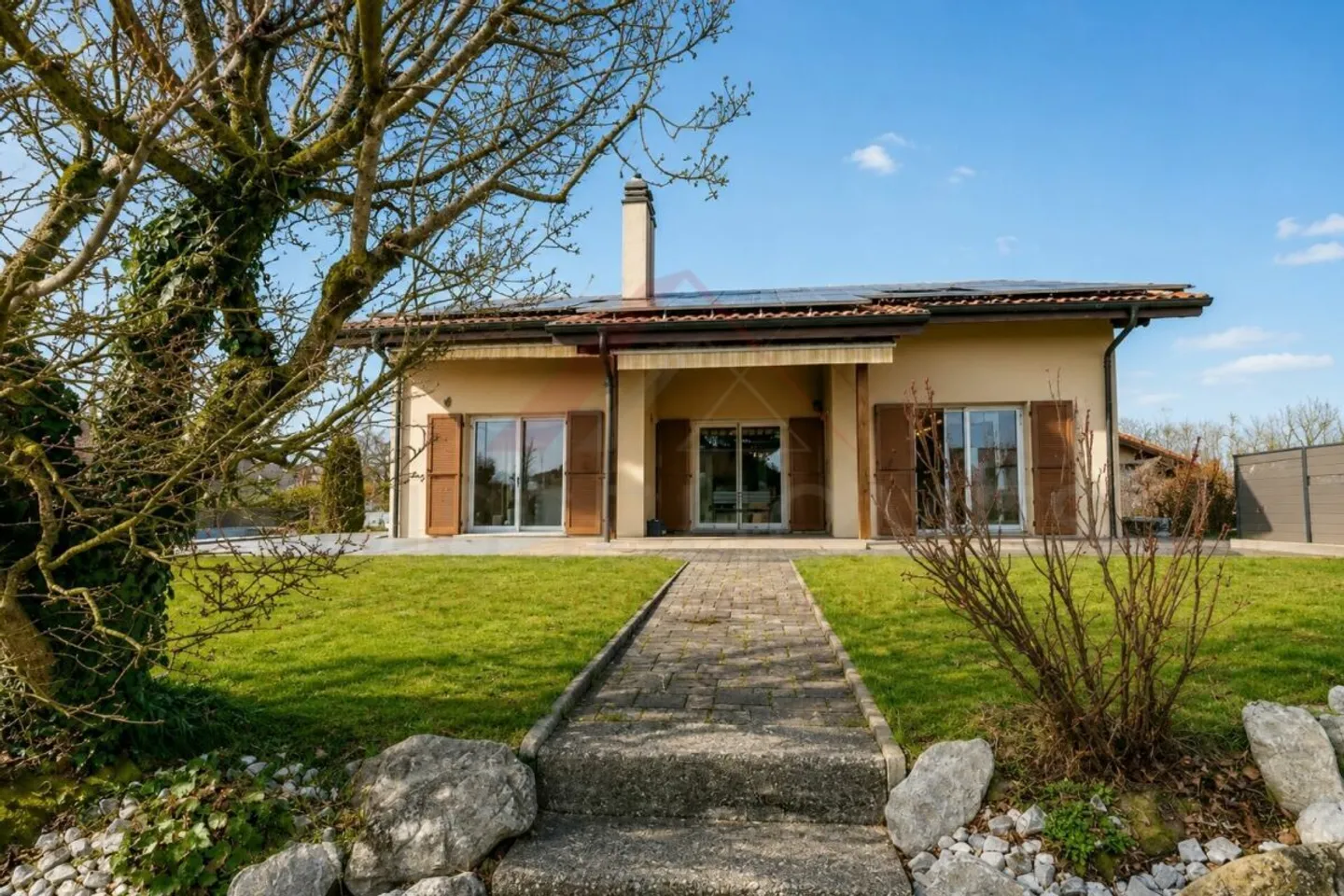 Extraordinary family house with pool, sauna and large garden in La Brillaz - Photo 4 of 27