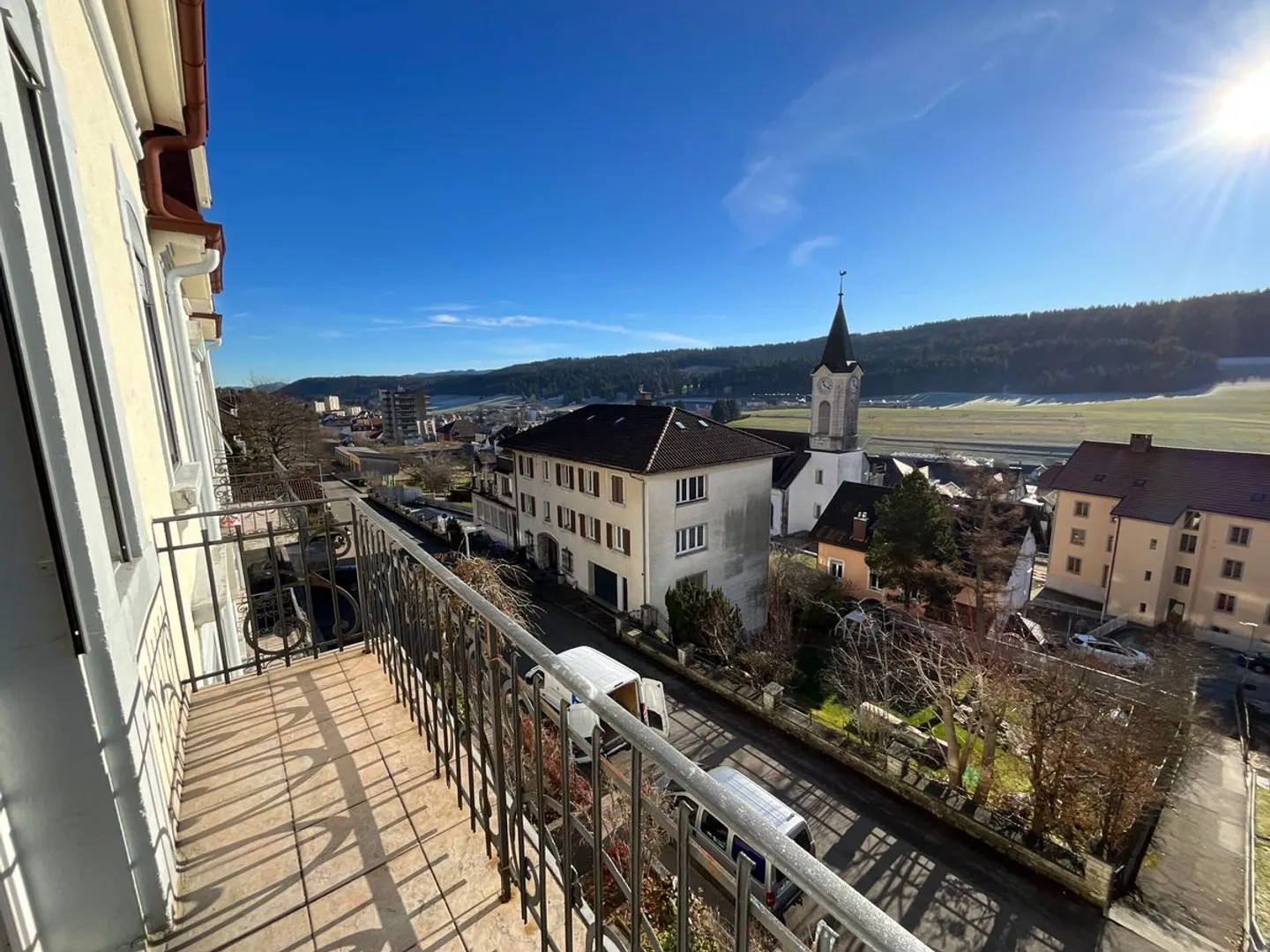 Apartment with 4.5 rooms and a small balcony - Photo 8 of 8