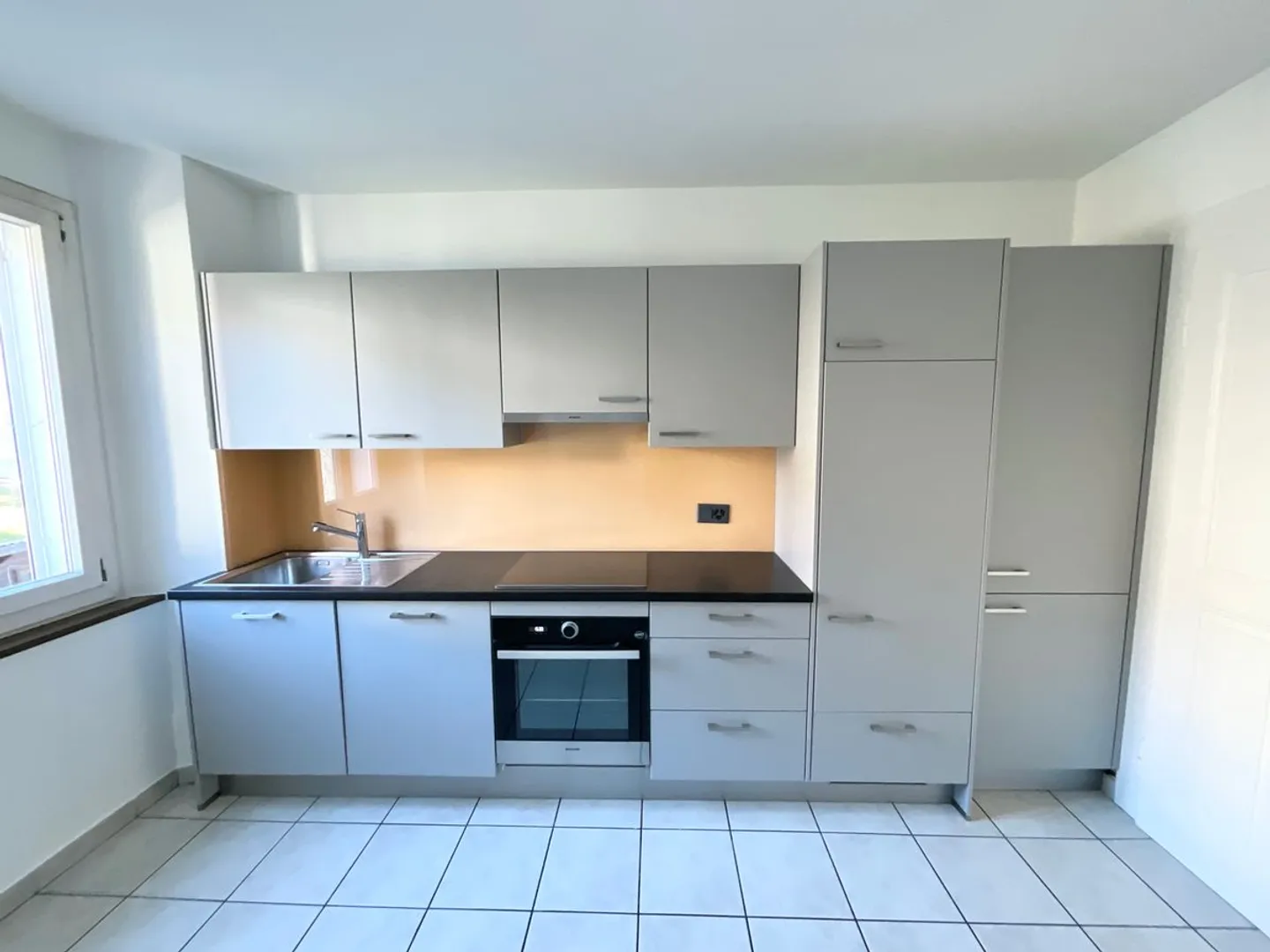 Apartment with 4.5 rooms and a small balcony - Photo 1 of 8