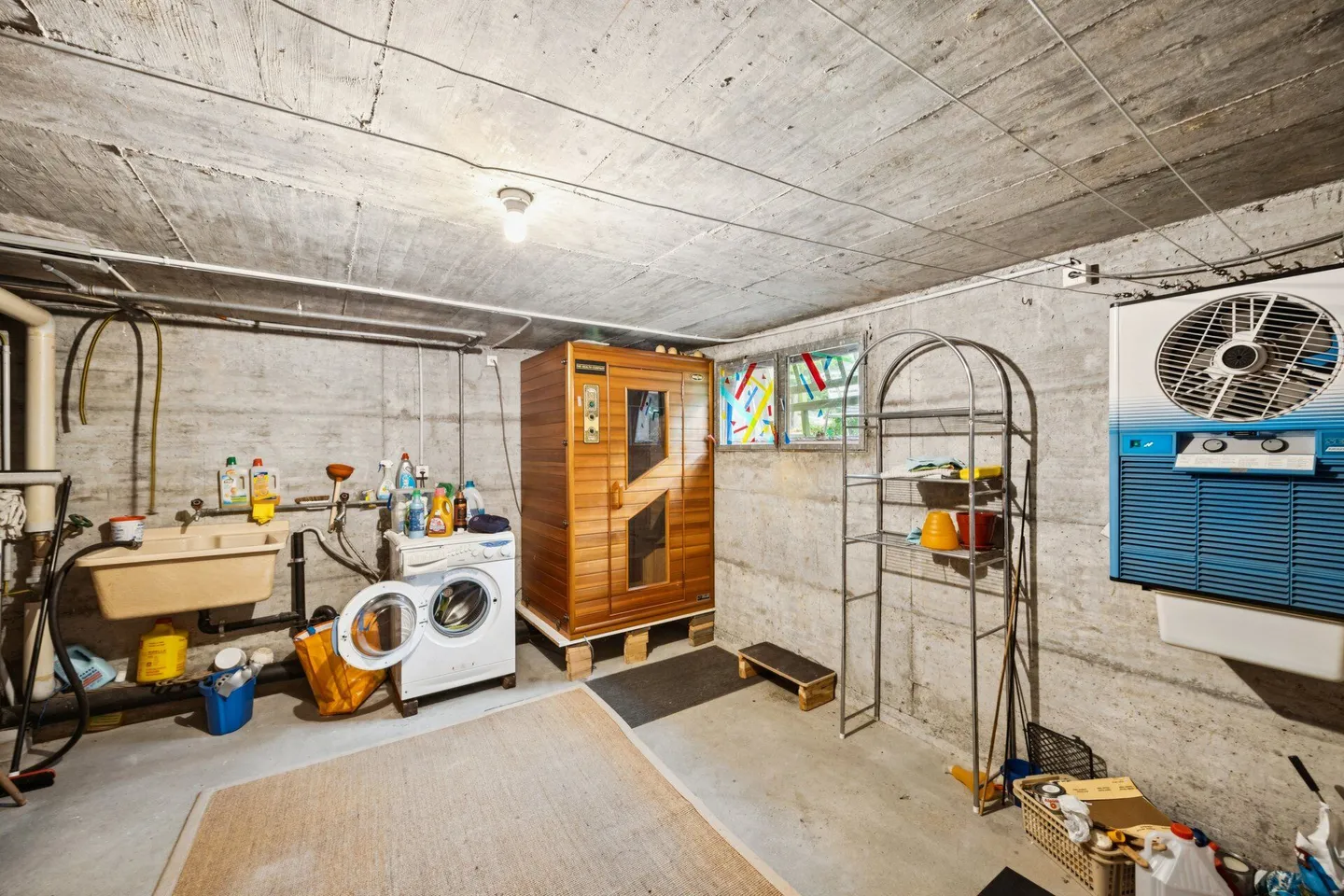 Incantevole casa a schiera angolare in posizione tranquilla a Worben, con vista sul verde - Foto 16 di 22