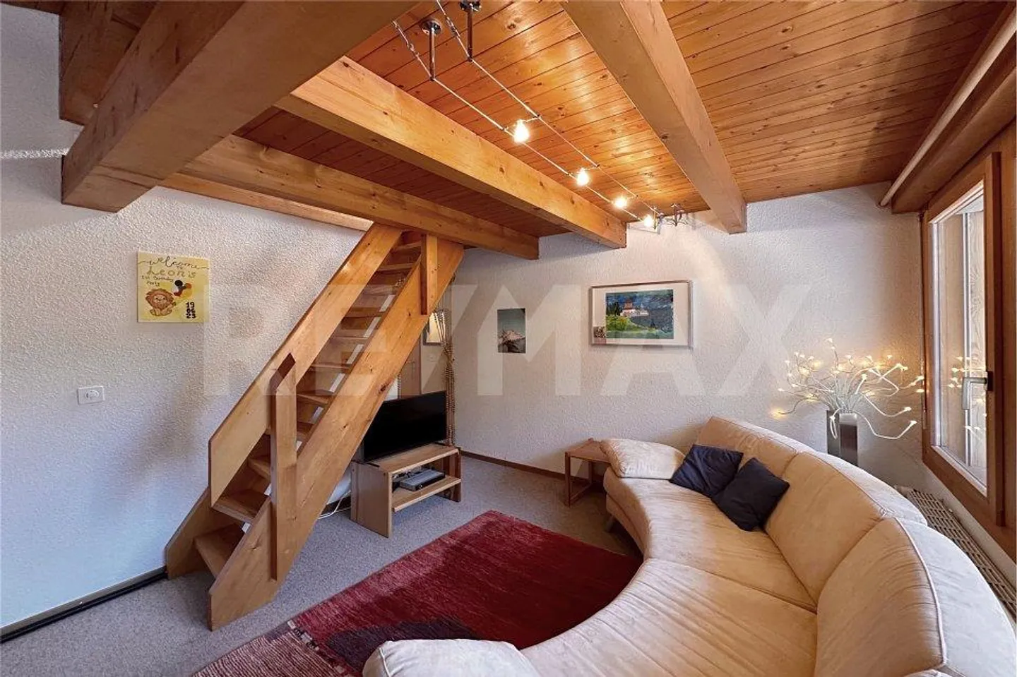 Petit mais puissant - charmant appartement 1 pièce avec galerie, balcon et vue - Photo 3 sur 13