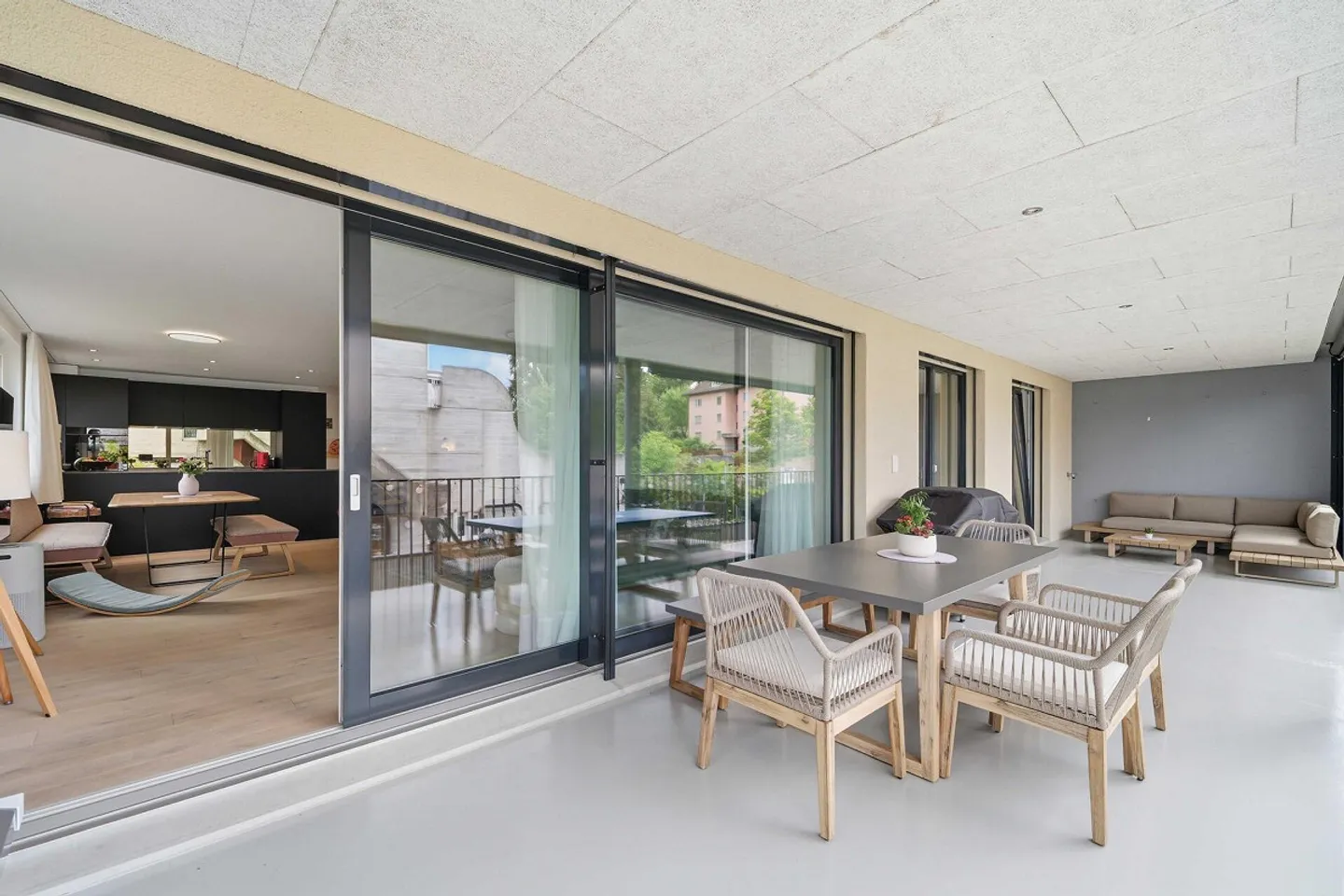 Appartement moderne avec grand balcon - Photo 1 sur 6