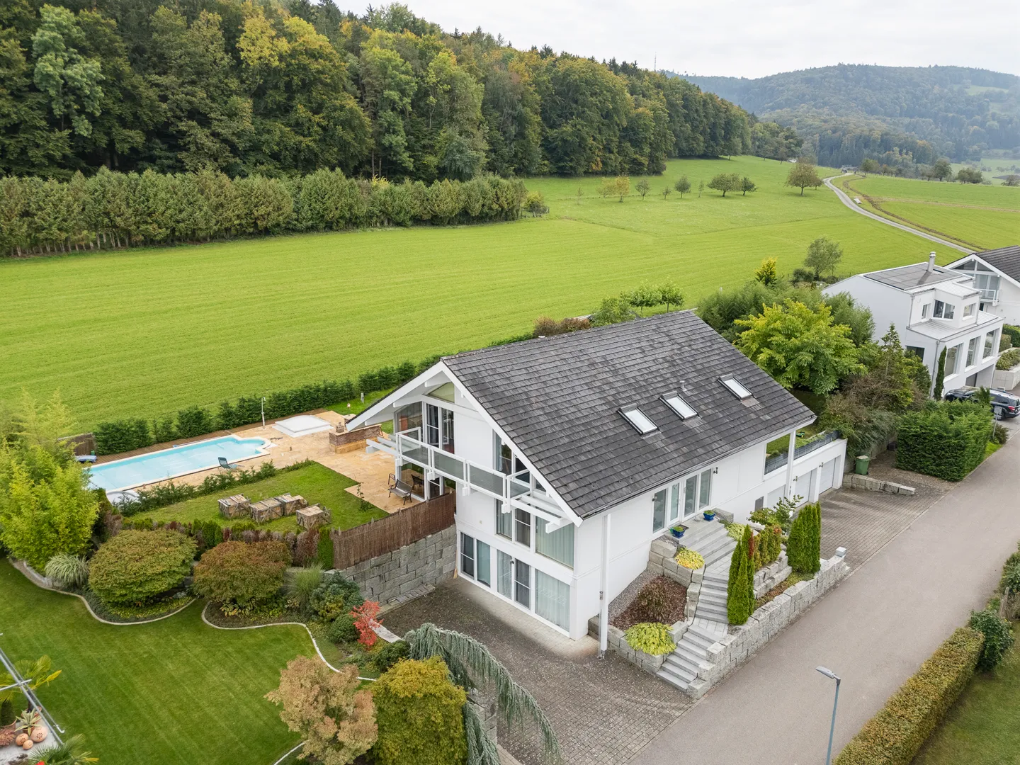 Miracle d'espace avec grand terrain et piscine dans un endroit calme - Photo 2 sur 13