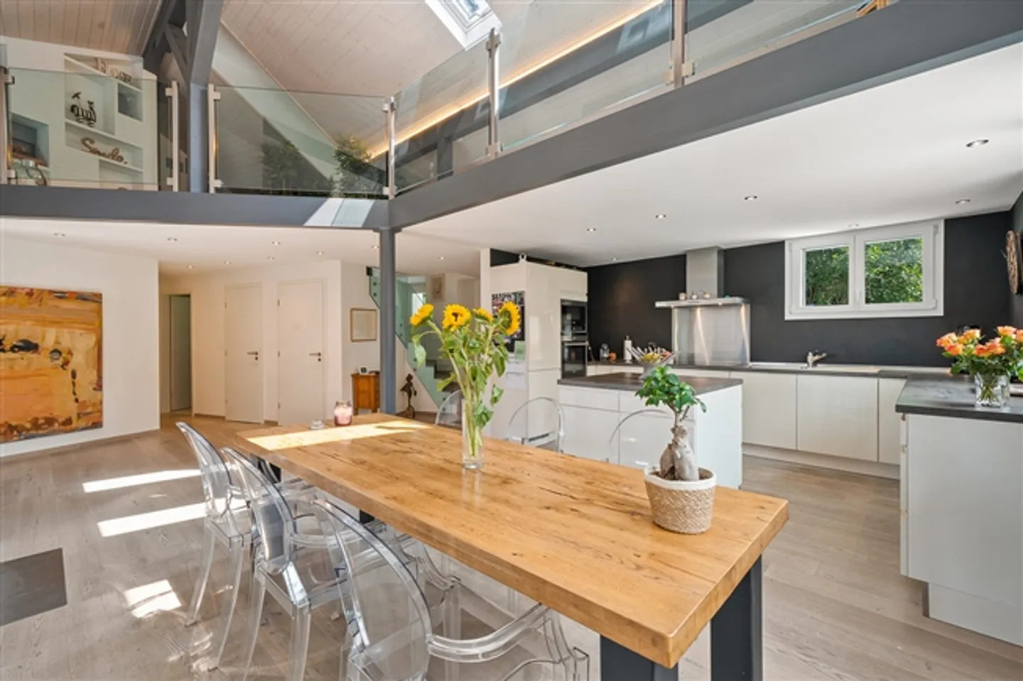 Une oasis rénovée avec style, un jardin luxuriant et un studio - Photo 1 sur 20