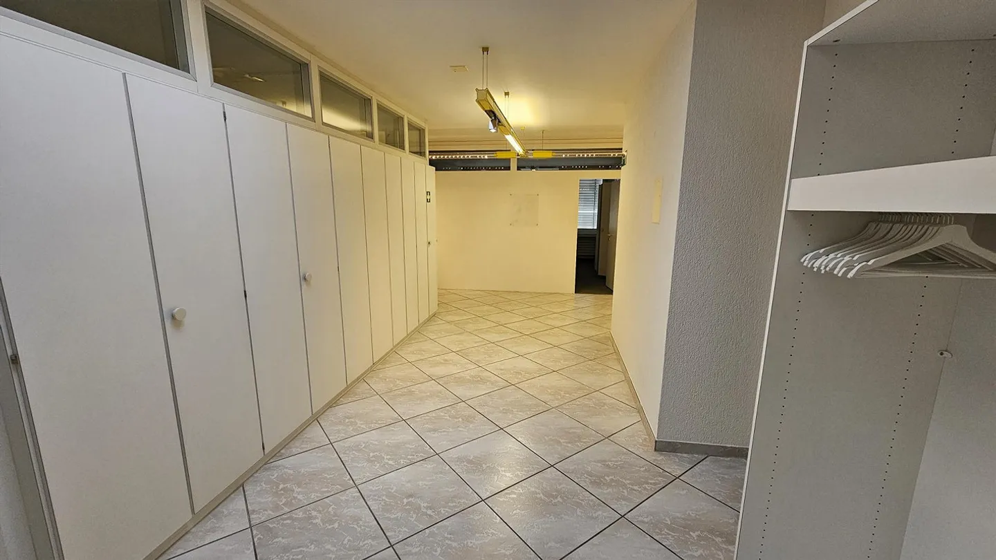 329 m2 Büro- / Praxisfläche - Foto 2 von 6