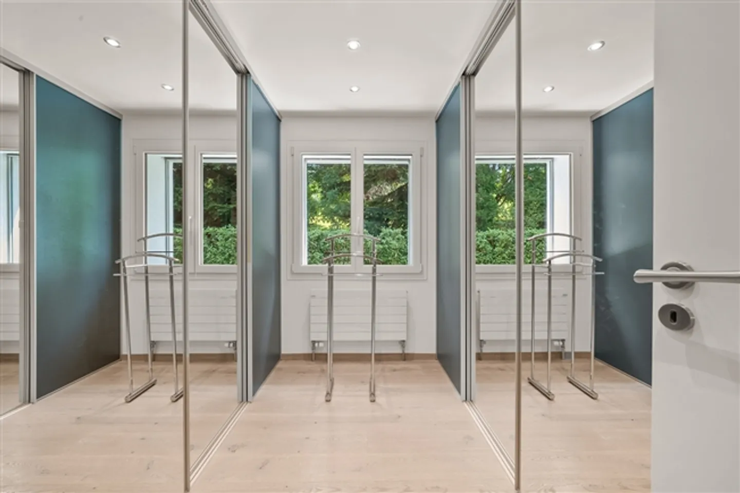 Une oasis rénovée avec style, un jardin luxuriant et un studio - Photo 10 sur 20