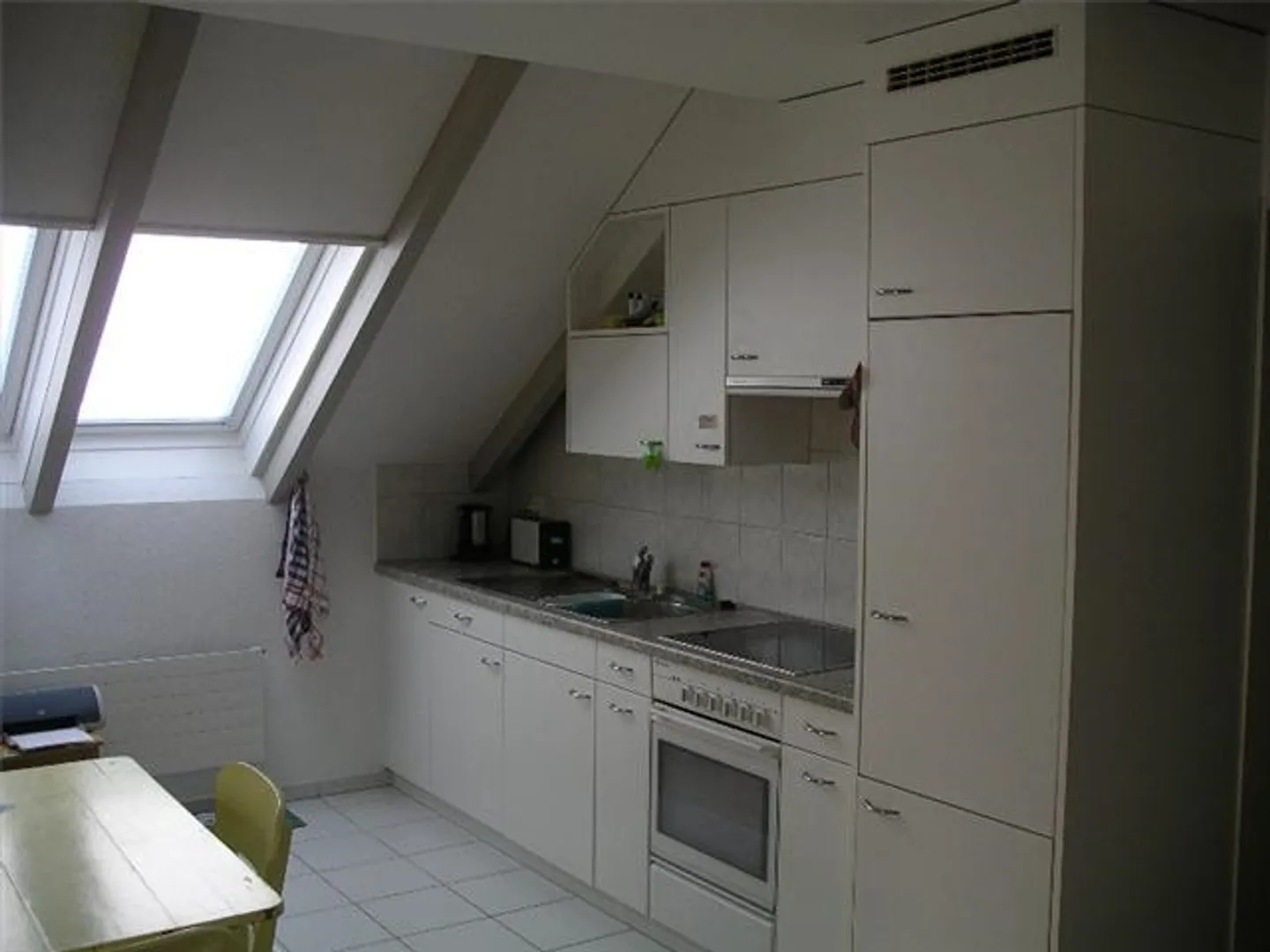 Appartamento attico centrale con balcone di 2 stanze - Foto 2 di 3