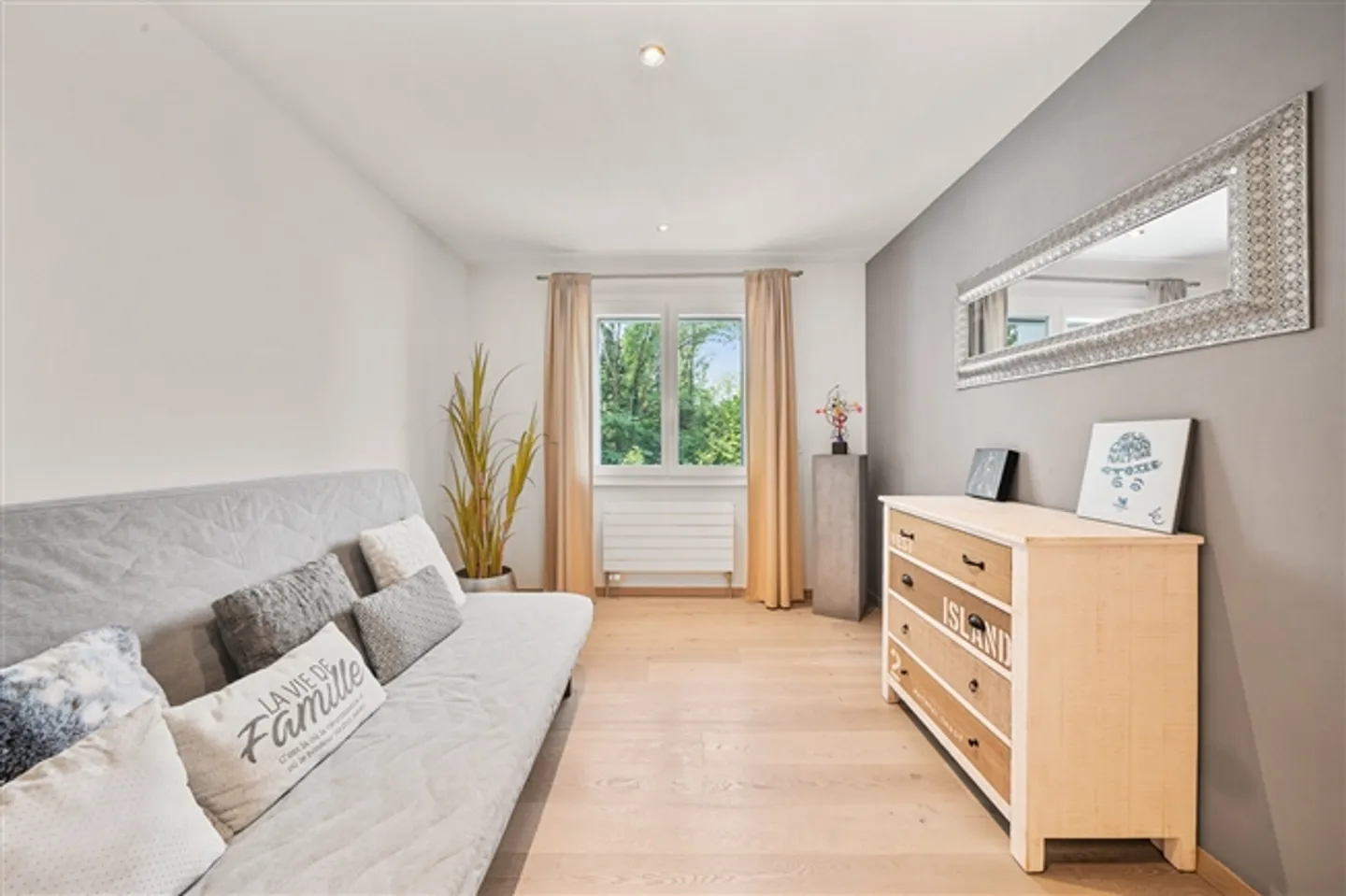 Une oasis rénovée avec style, un jardin luxuriant et un studio - Photo 8 sur 20