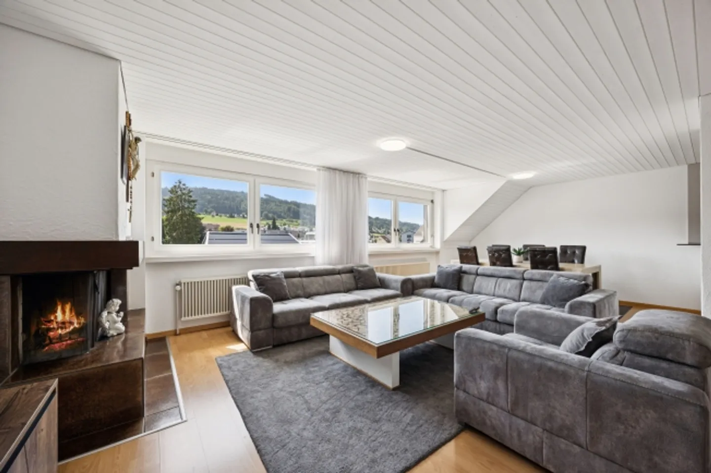 5.5-Room Duplex Apartment with Charm: Your Dream Home on Two Floors - Photo 2 of 13