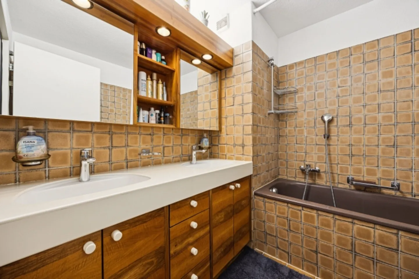 5.5-Room Duplex Apartment with Charm: Your Dream Home on Two Floors - Photo 8 of 13