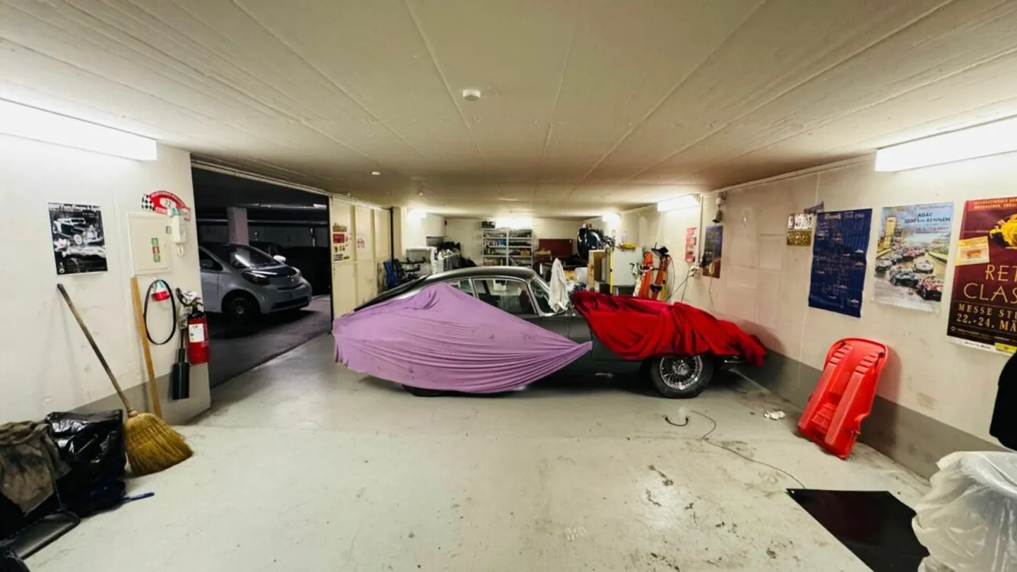 Car parking garage for up to 6 vehicles or usable as storage space - Photo 1 of 3