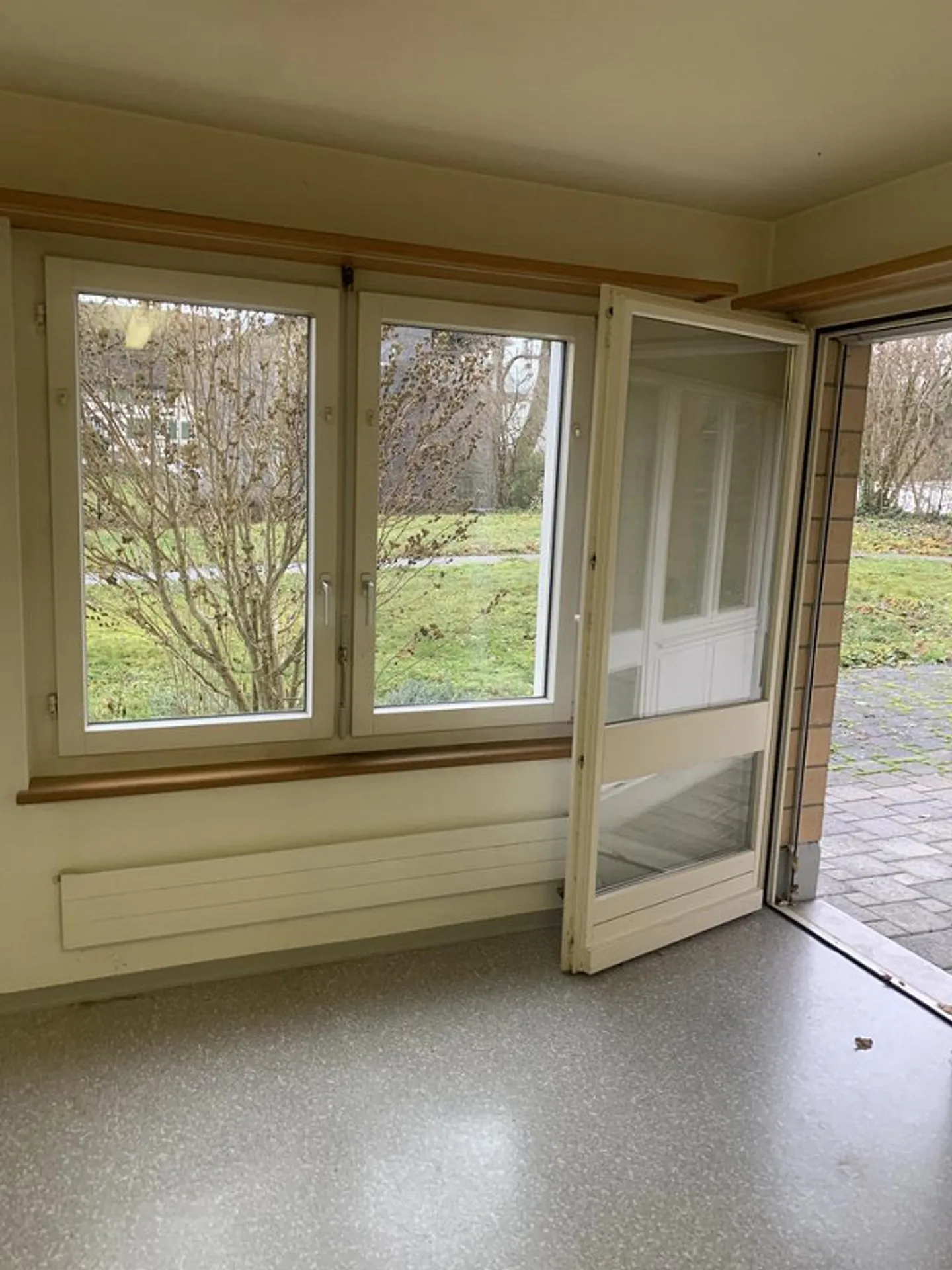 Your new home: charming ground floor apartment with patio - Photo 7 of 10