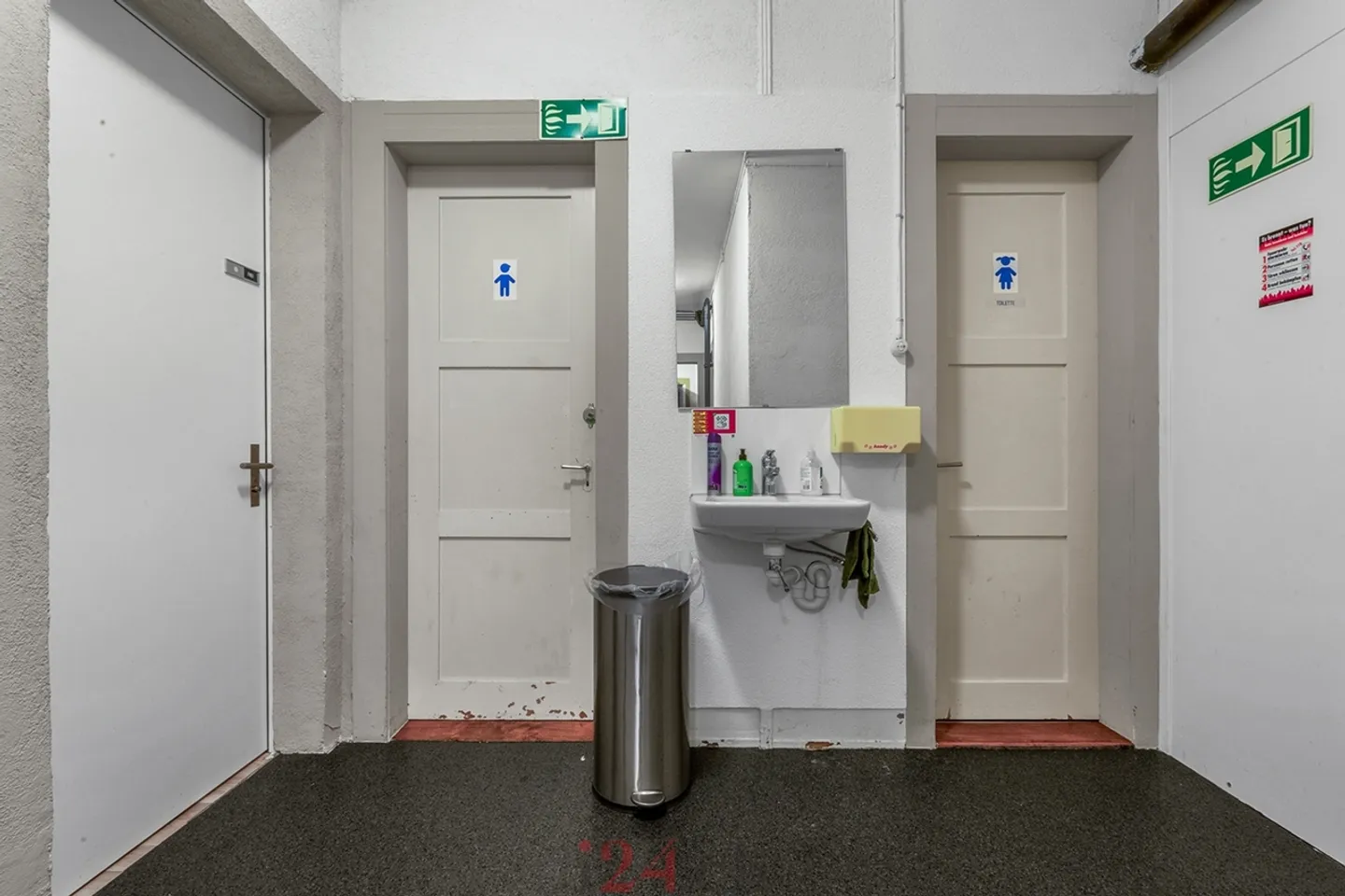 Attractive Retail Space or Office in Prime Location - Photo 8 of 10