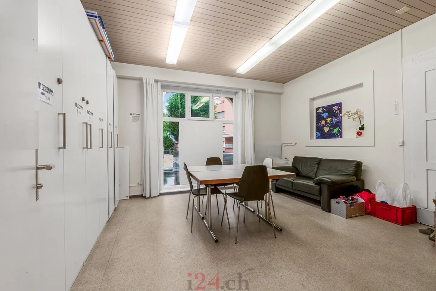 Attractive Retail Space or Office in Prime Location - Photo 2 of 10