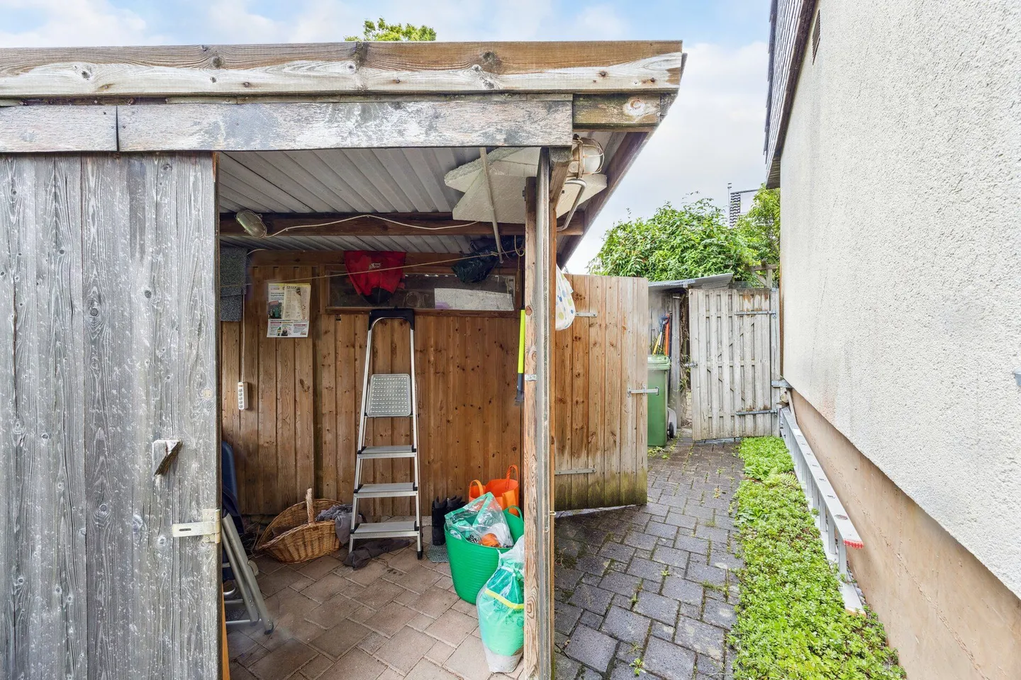 Incantevole casa a schiera angolare in posizione tranquilla a Worben, con vista sul verde - Foto 22 di 22