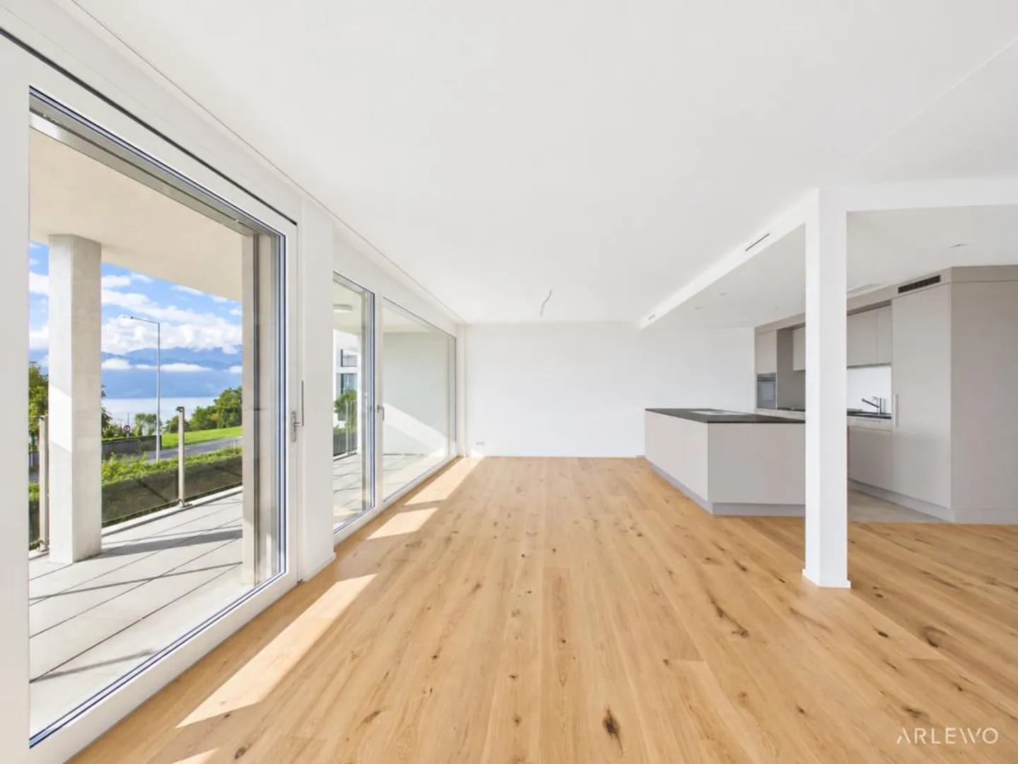 Prima occupazione con vista lago e comfort moderno - Foto 5 di 12