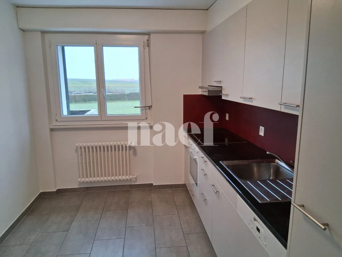 Bell'appartamento in un quartiere tranquillo, vicino ai negozi. - Foto 2 di 7