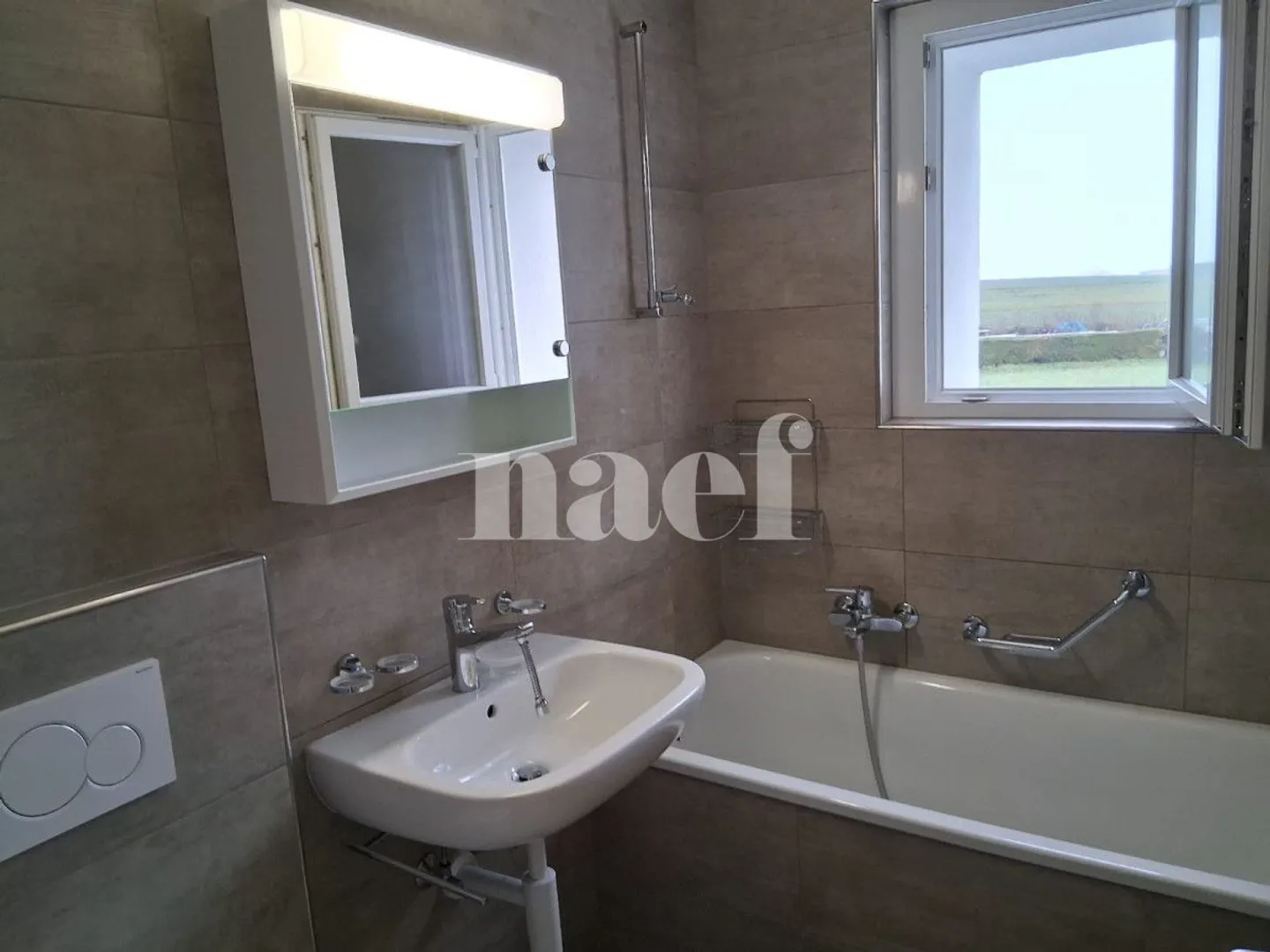 Bell'appartamento in un quartiere tranquillo, vicino ai negozi. - Foto 3 di 7