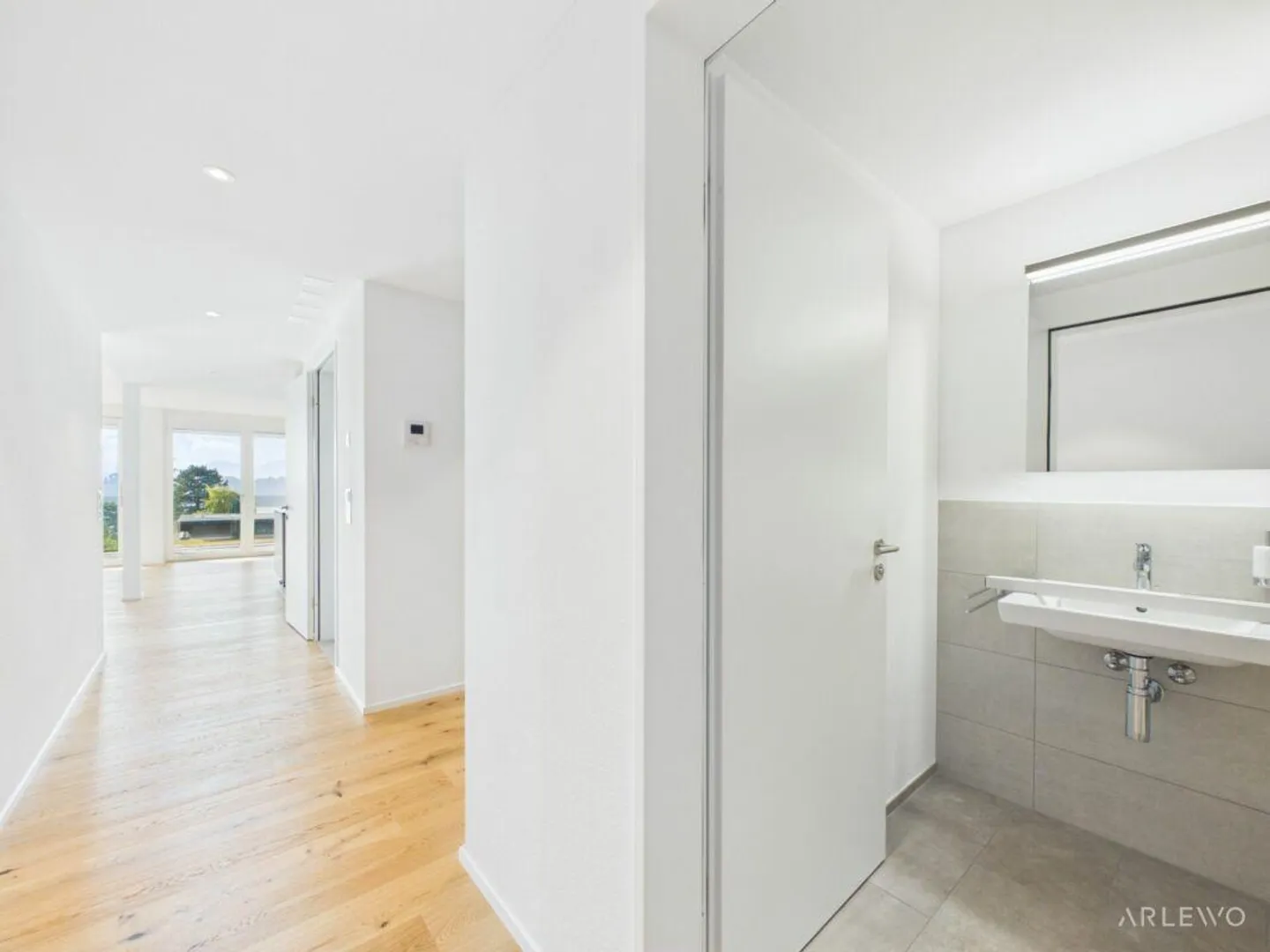 Prima occupazione con vista lago e comfort moderno - Foto 7 di 12