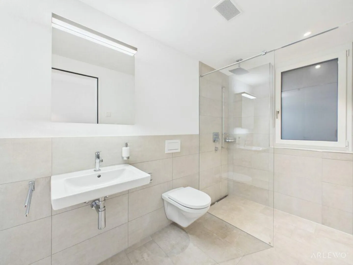 Prima occupazione con vista lago e comfort moderno - Foto 8 di 12