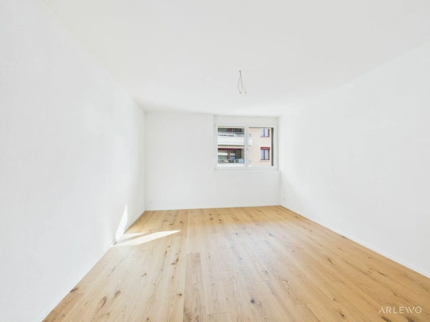 Prima occupazione con vista lago e comfort moderno - Foto 10 di 12