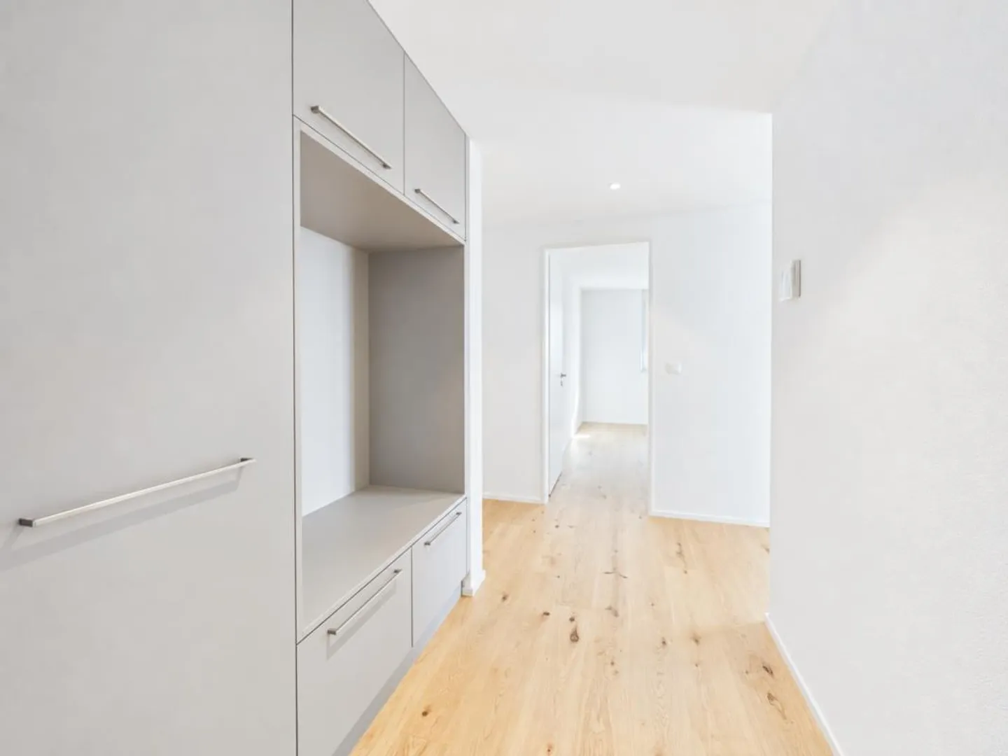 Prima occupazione con vista lago e comfort moderno - Foto 11 di 12