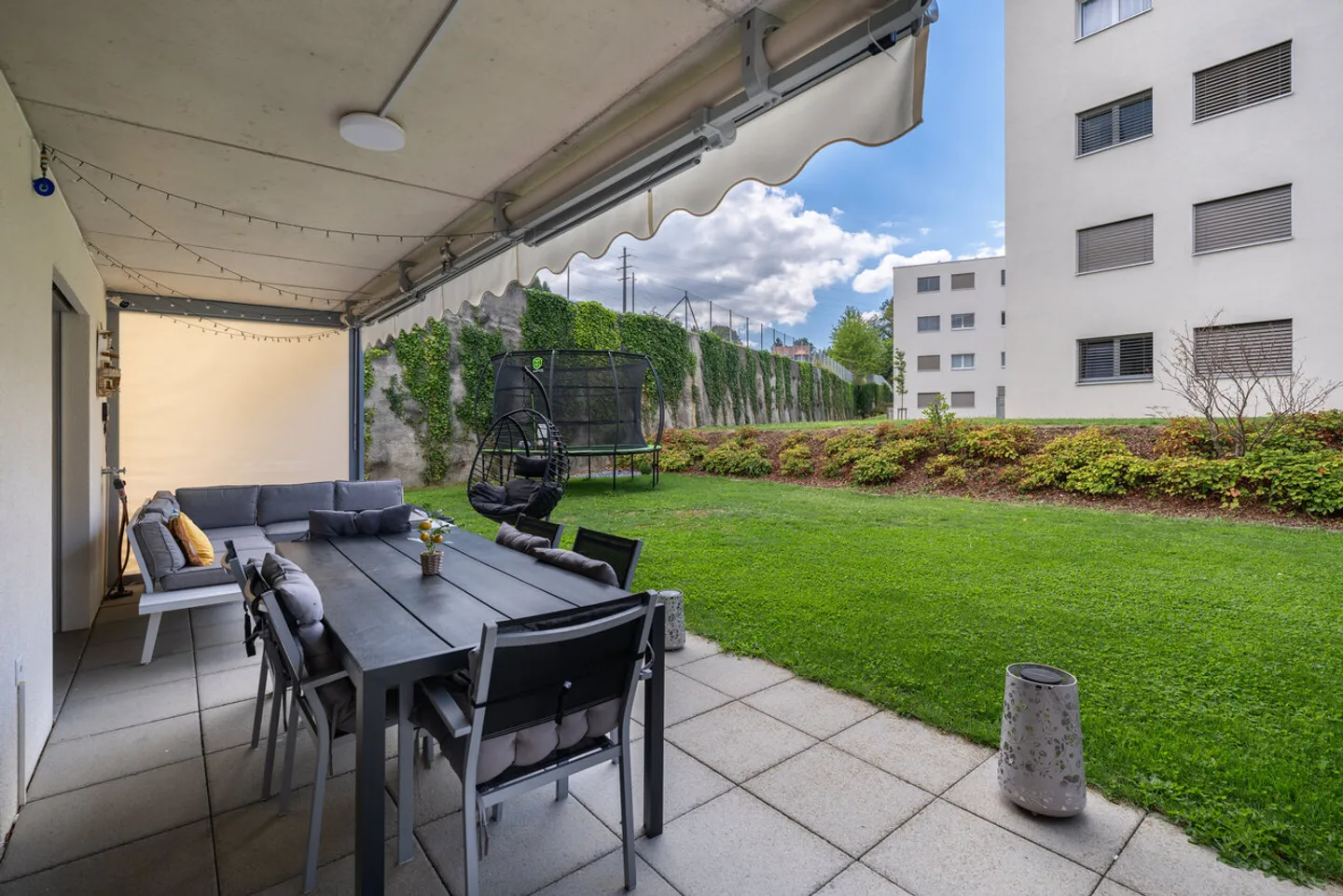 Modern living with private garden – attractive 4.5-room apartment - Photo 1 of 10