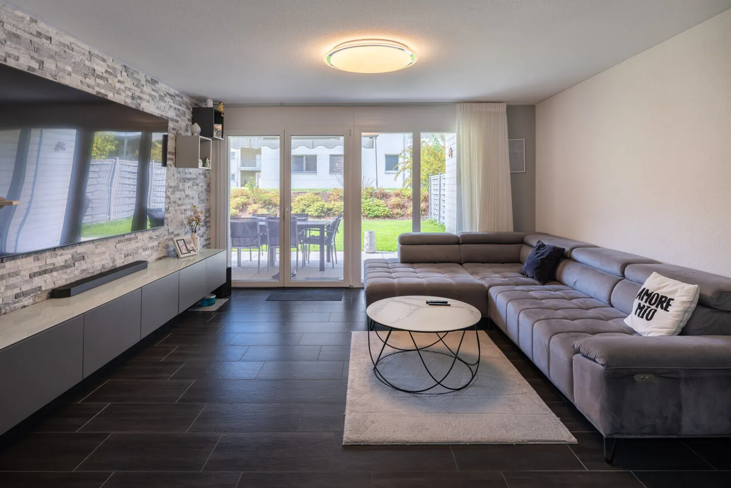 Modern living with private garden – attractive 4.5-room apartment - Photo 10 of 10