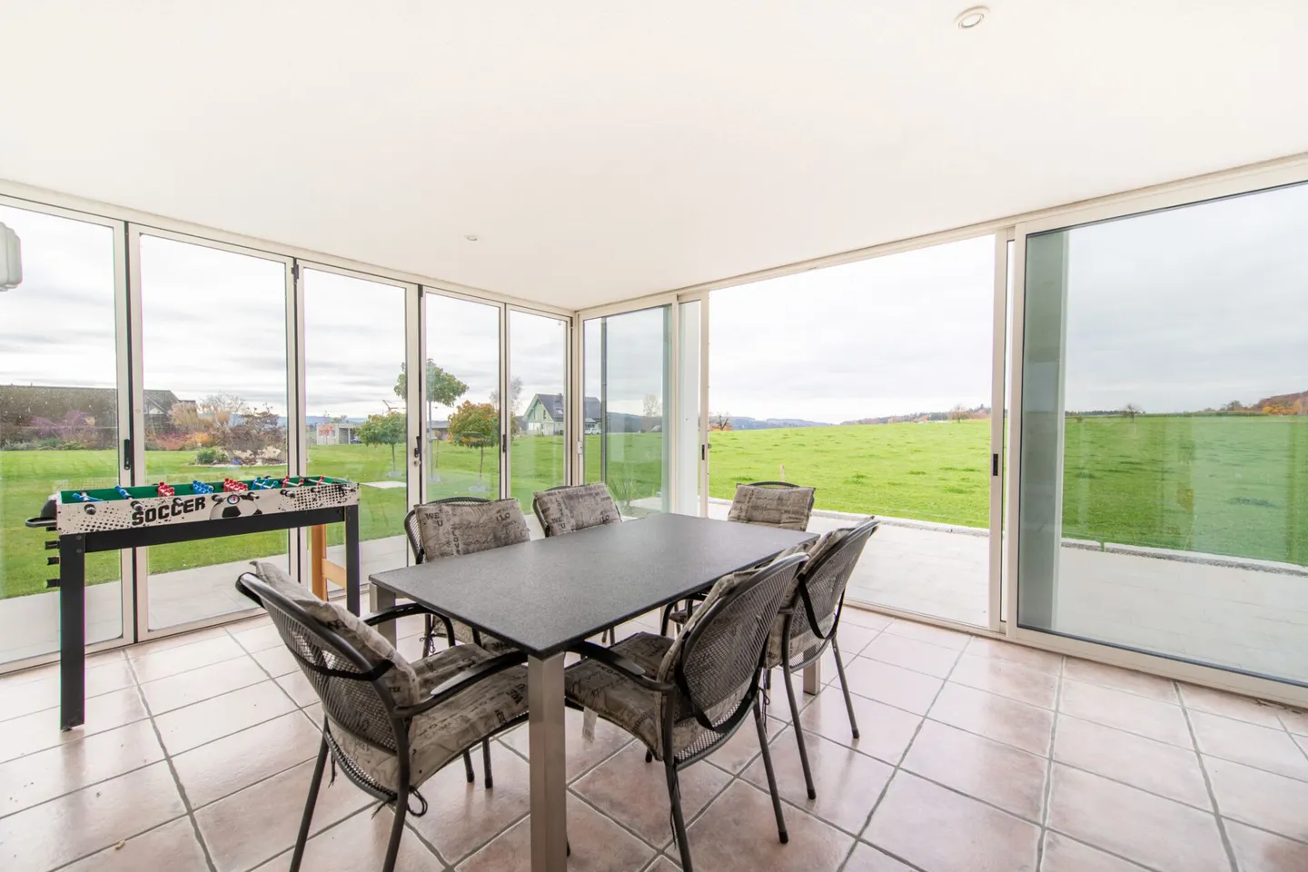 Grosszügig, hell und modern - 5.5-Zimmer-Wohnung mit herrlicher Weitsicht - Photo 5 sur 28