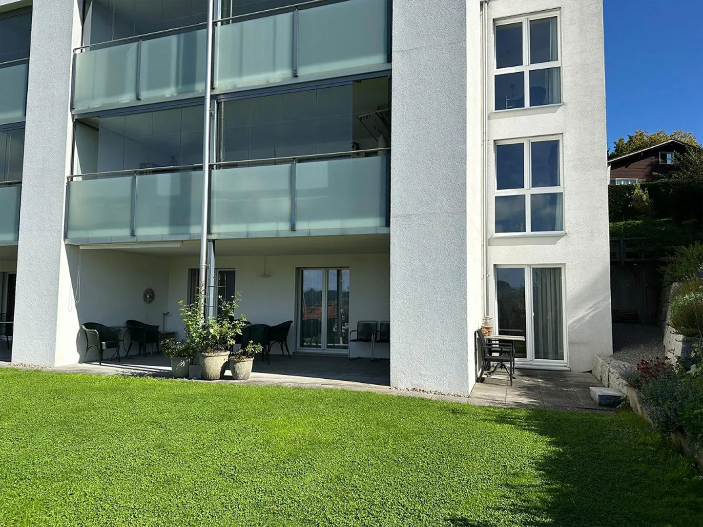 Appartement 3 pièces ensoleillé avec vue - Photo 1 sur 8